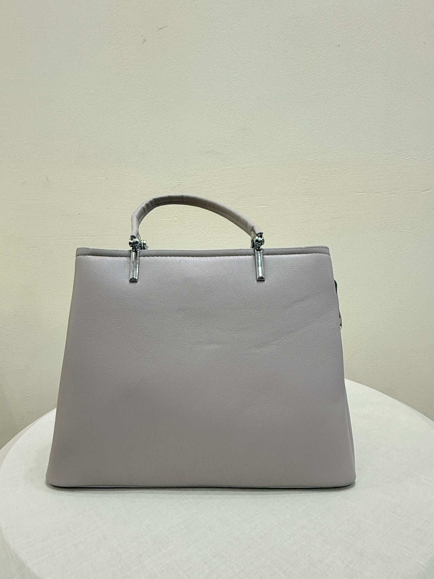 Lightweight Grey Leather Bag with Multiple Compartments – Organized Elegance by El Rosey