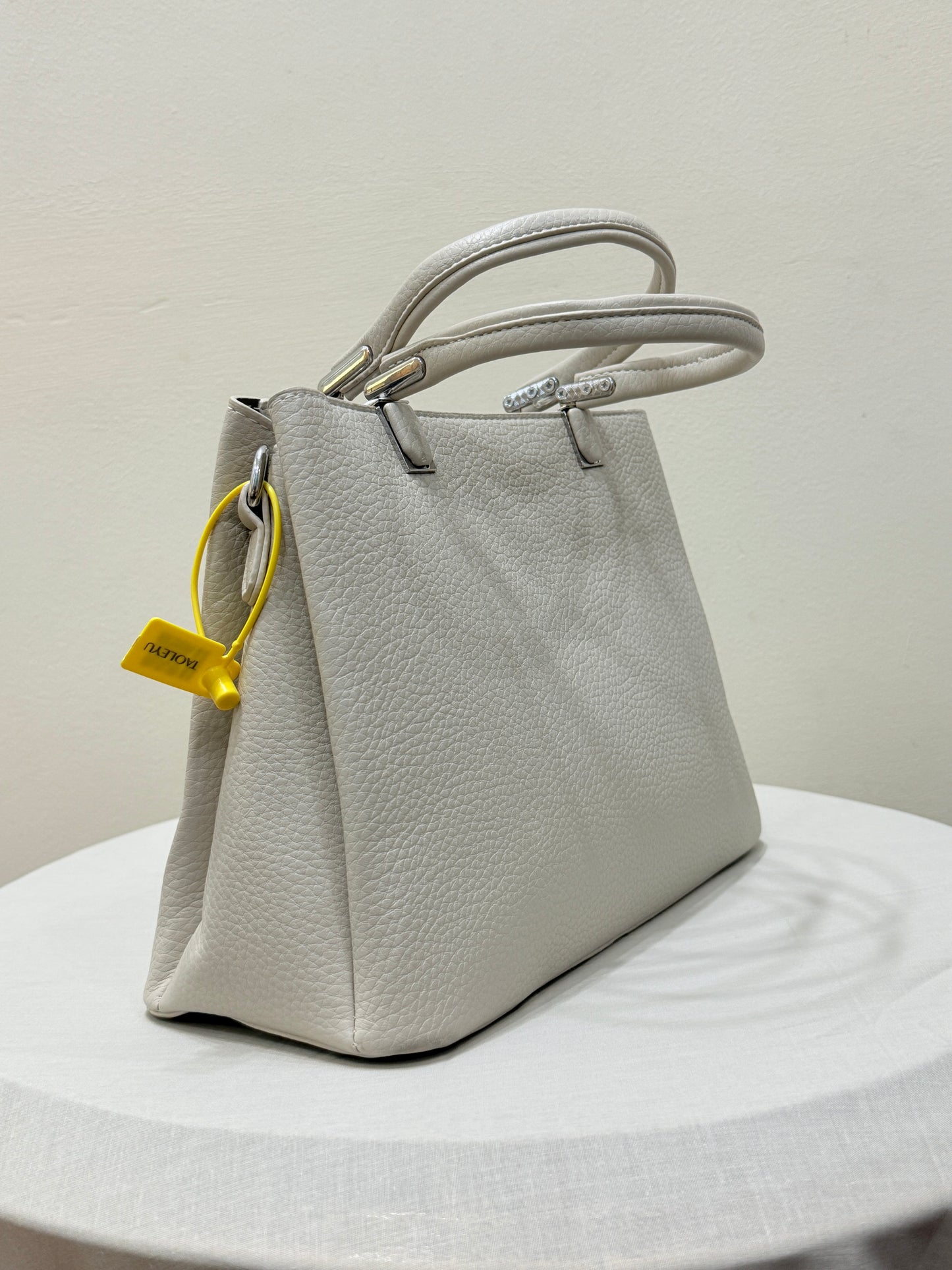 Lightweight Grey Leather Bag with Multiple Compartments – Organized Elegance by El Rosey